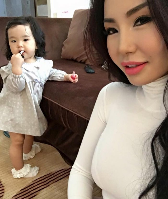 Дуучин Ану ”Алдарт эх” болох уу?